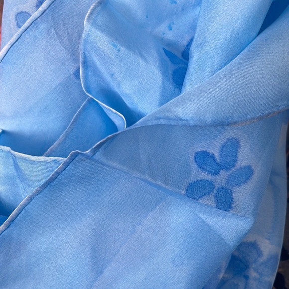 Hand Painted Artisan Silk Scarf With Pretty Blue Daisy Pattern By Alberta Artist - Picture 2 of 3